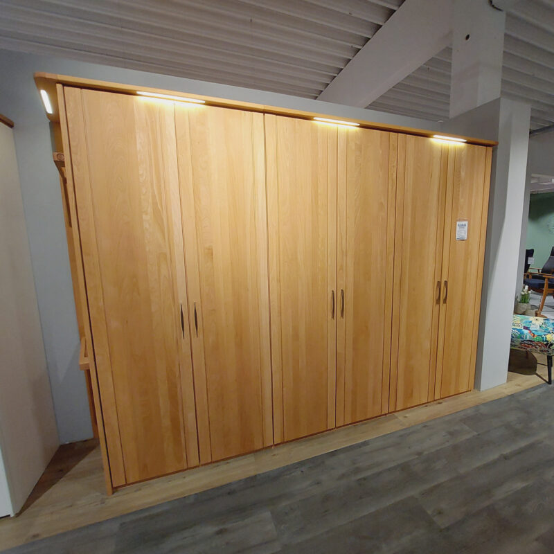 Ausstellungsstück: In Casa Kleiderschrank 6-türig Buche massiv mit seitlicher Garderobe + Spiegel und umfangreicher Innenausstattung