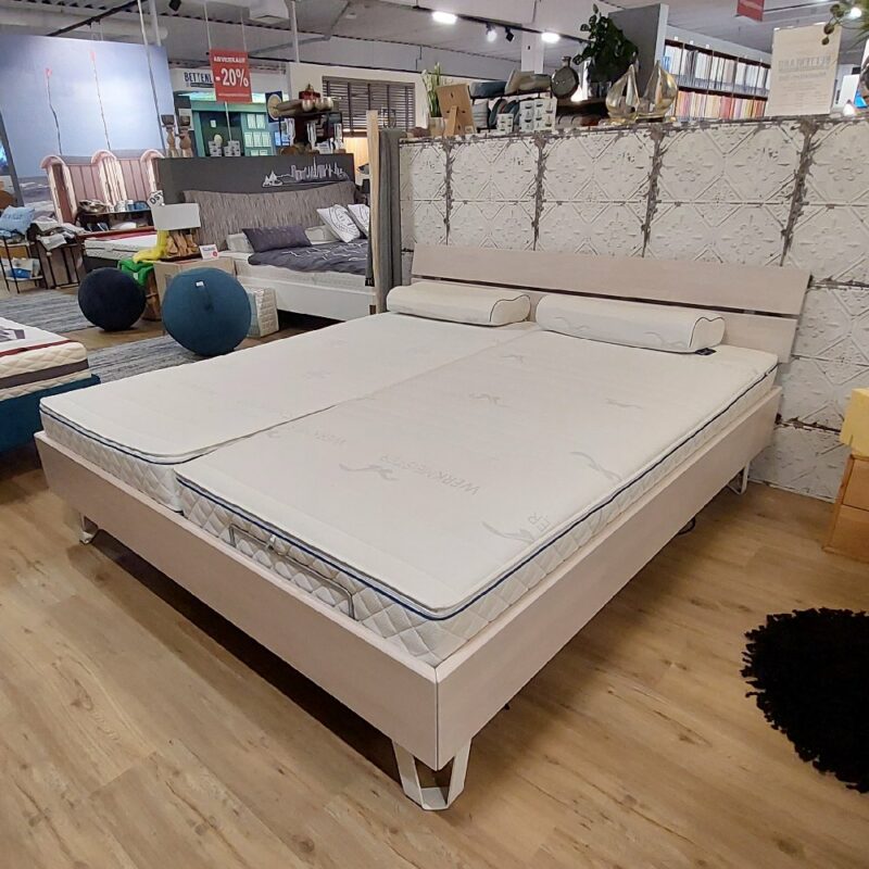 Ausstellungsstück: Bett Wood-Line Buche massiv weiß lasiert 180 x 200 cm